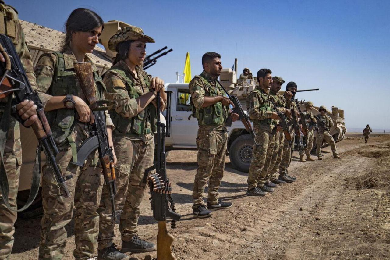 Members of the SDF attend a joint military exercise with forces of the US-led  Combined Joint Task Force-Operation Inherent Resolve  coalition al-Hasakah, Syria, Sept. 7, 2022. (AFP Photo)