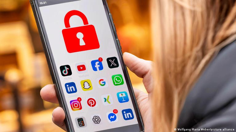 Egypt Pushing For Social Media Ban For Children Amid Global Crackdown Egypt Pushing For Social Media Ban For Children Amid Global Crackdown