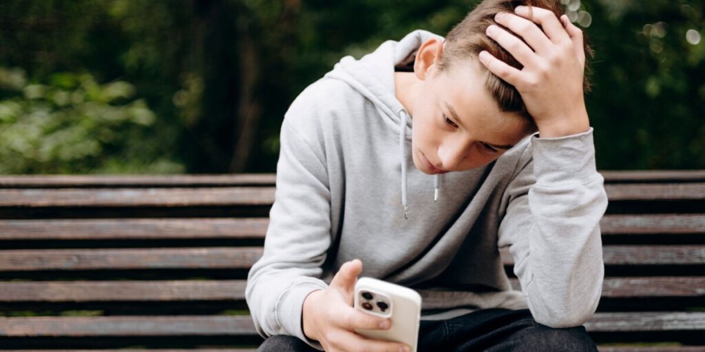 France moves to ban social media for under-15s amid EU compliance concerns