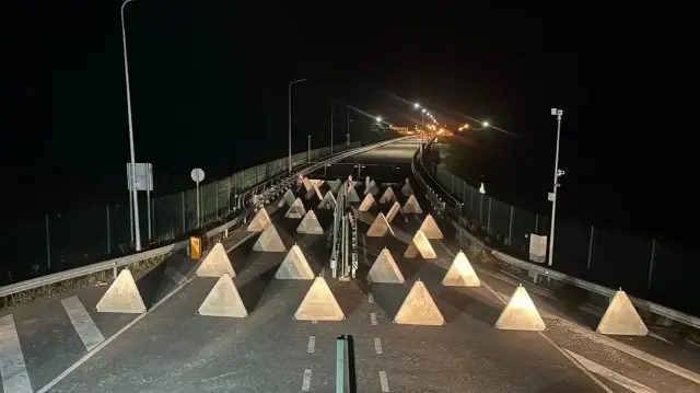 Lithuania fortifies bridges near Belarus border for rapid demolition in conflict flag