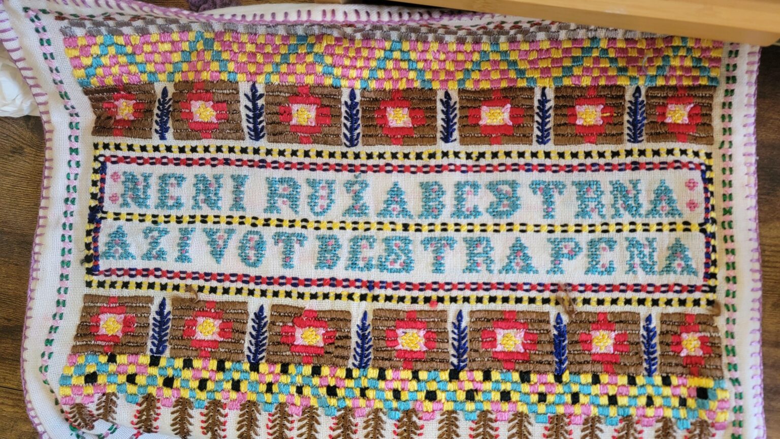 Translation request for my family heirloom pillowcase