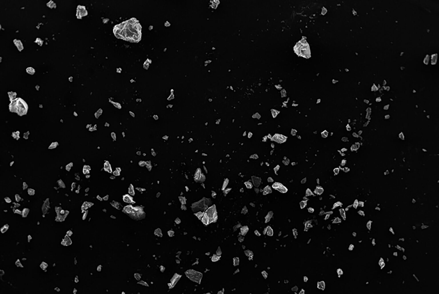 Lunar dust induces minimal pulmonary toxicity compared to Earth dust