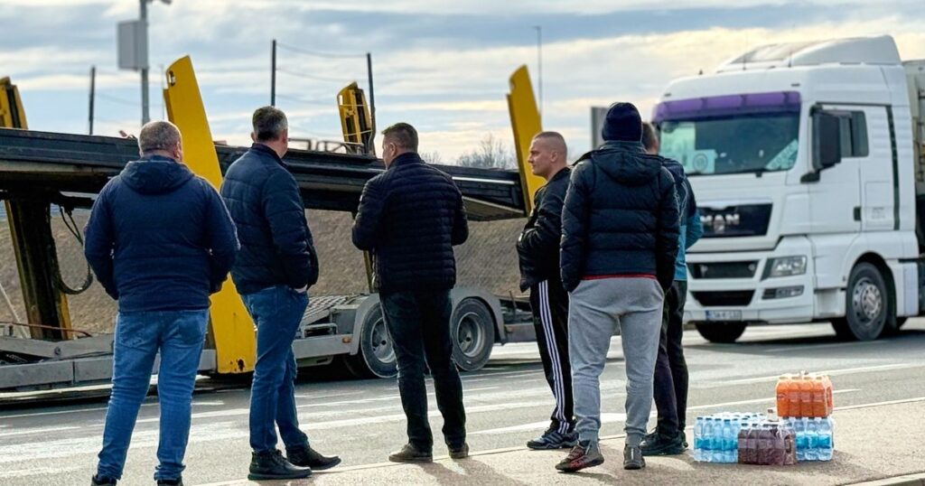 Balkan truck drivers block cargo border crossing in protest of EU entry rules :: WRAL.com