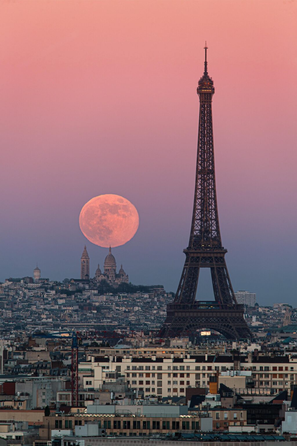 First full moon of 2026 above Paris