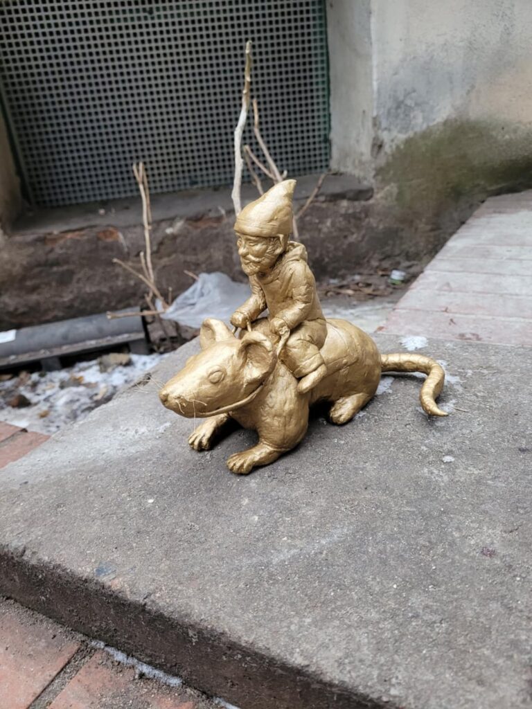 A dwarf on Rat Street in Wrocław