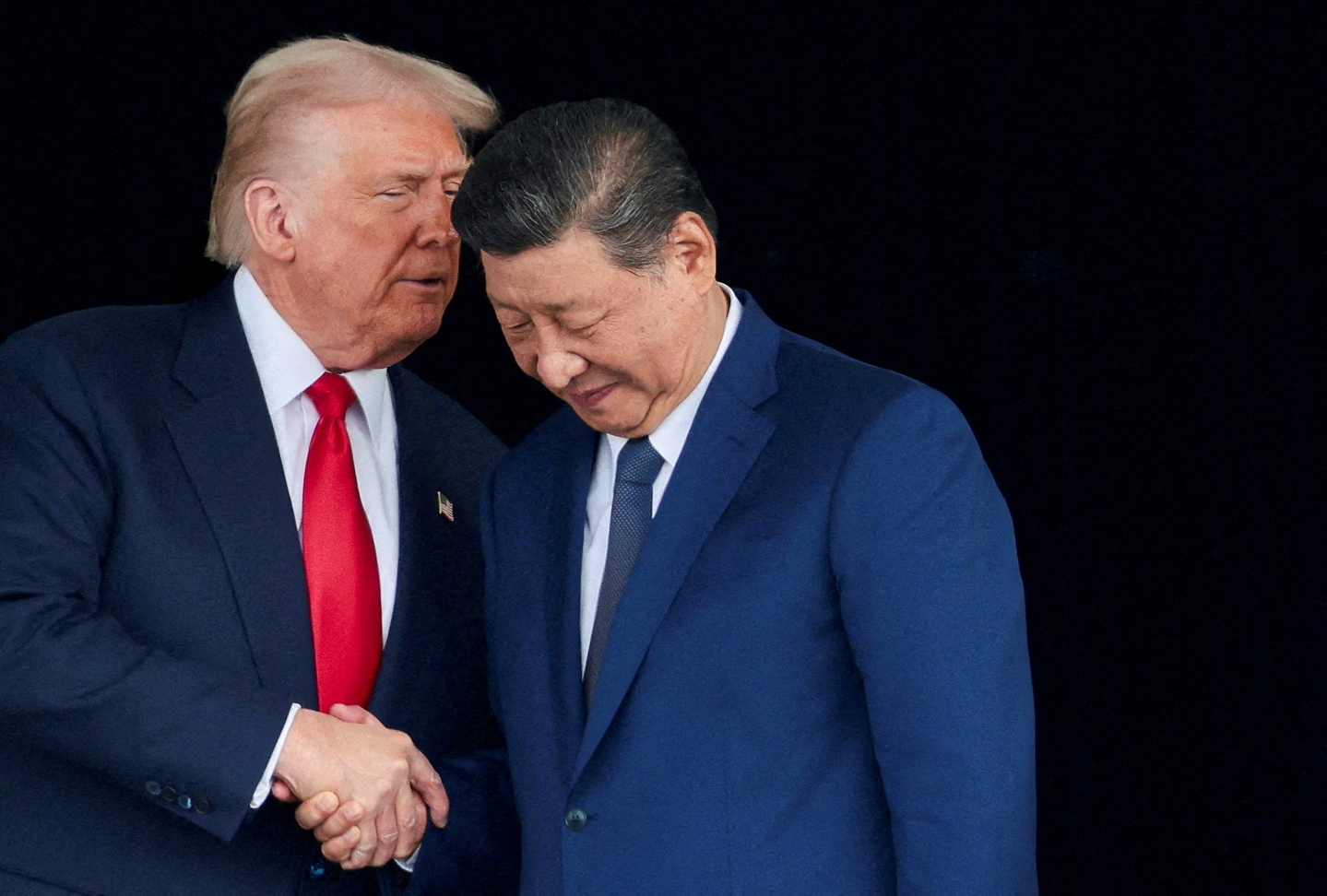 U.S. President Donald Trump, left, and Chinese President Xi Jinping talk after a bilateral meeting at Gimhae International Airport in Busan, on the sidelines of the APEC summit on Oct. 30. [REUTERS/YONHAP]