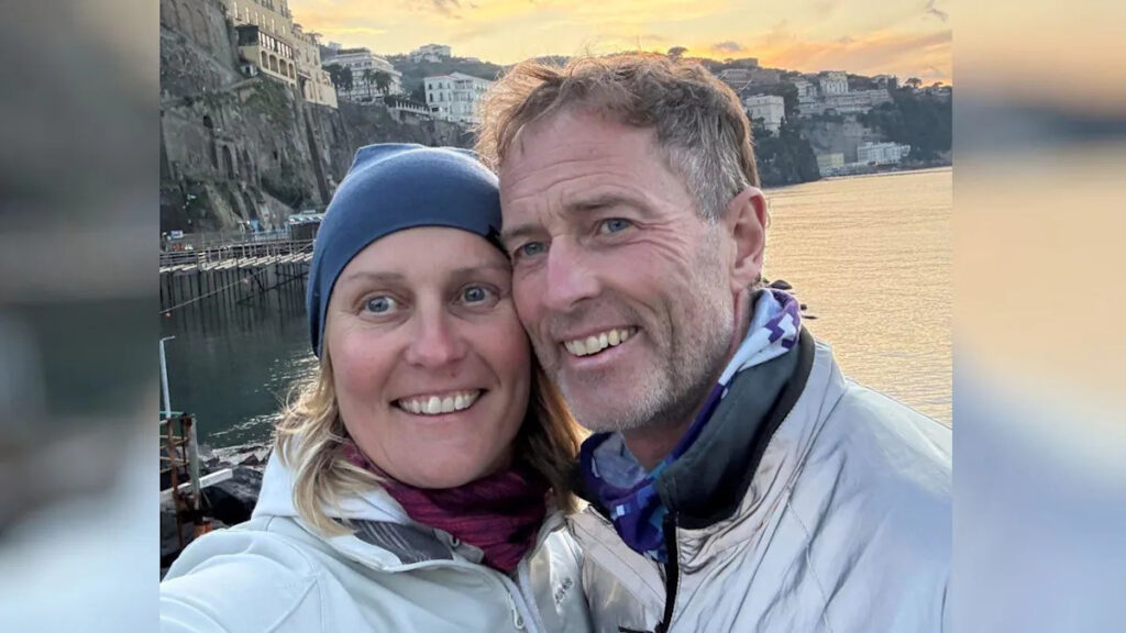 Family of UK couple held in Iran take petition to No 10