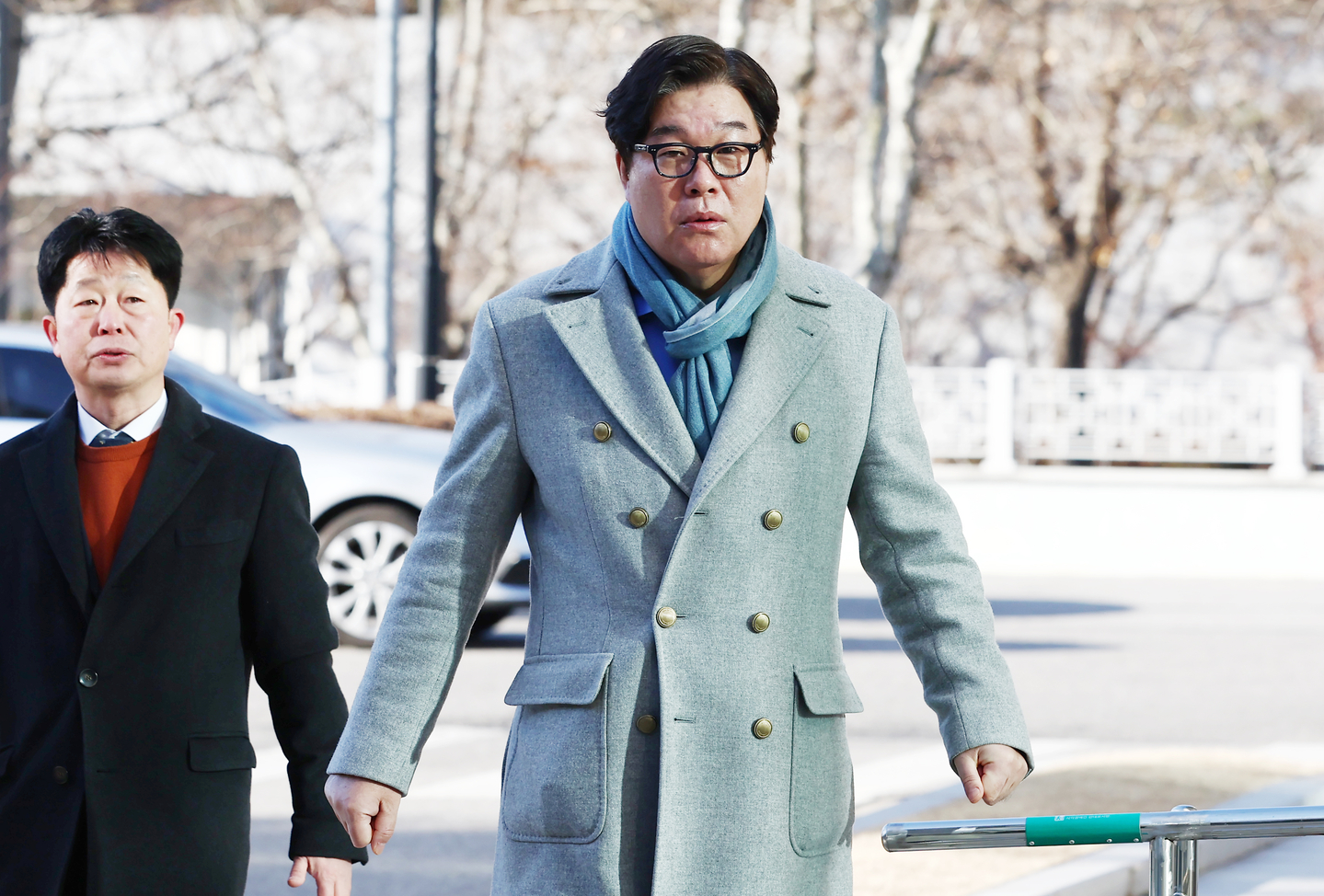 Kim Sung-tae, the former chairman of Ssangbangwool and a central figure in the suspected attempt to influence testimony in the company’s alleged remittance to North Korea, arrives at the Seoul High Prosecutors' Office building in Seocho District, southern Seoul, on Jan. 8. [NEWS1]