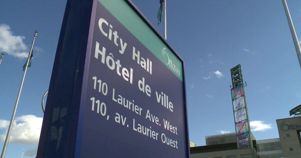 City of Ottawa employees return to office 5 days a week, federal public servants wait for announcement on return to office rules City of Ottawa employees return to office 5 days a week, federal public servants wait for announcement on return to office rules