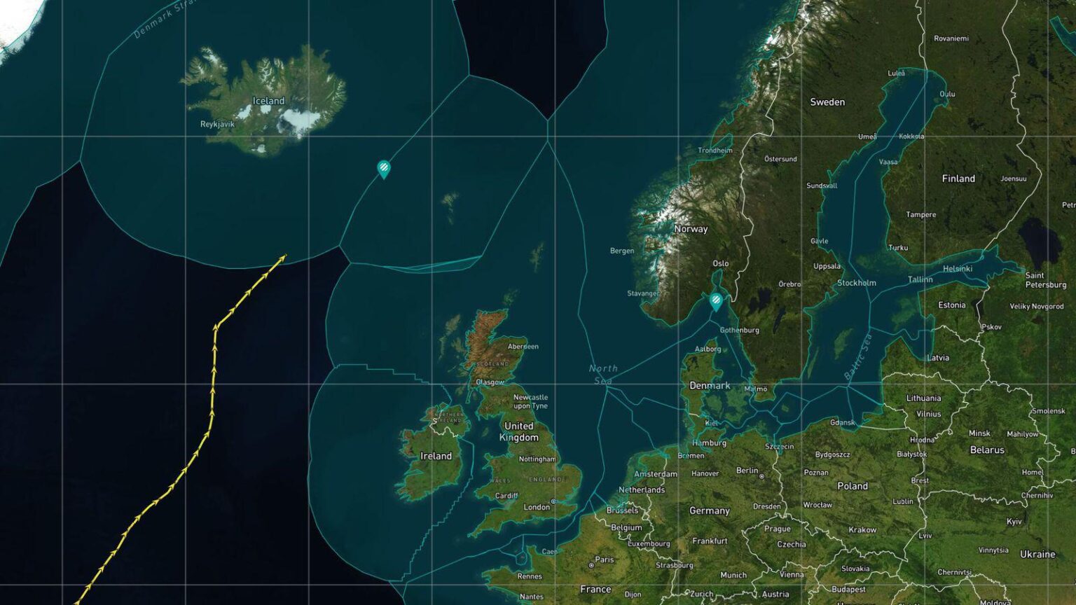 Gæslan monitors a Russian oil tanker in Iceland's exclusive economic zone - Vísir