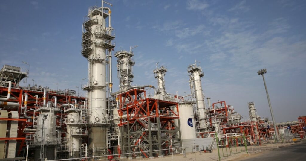 Crude oil caught between geopolitical risk and supply uncertainty