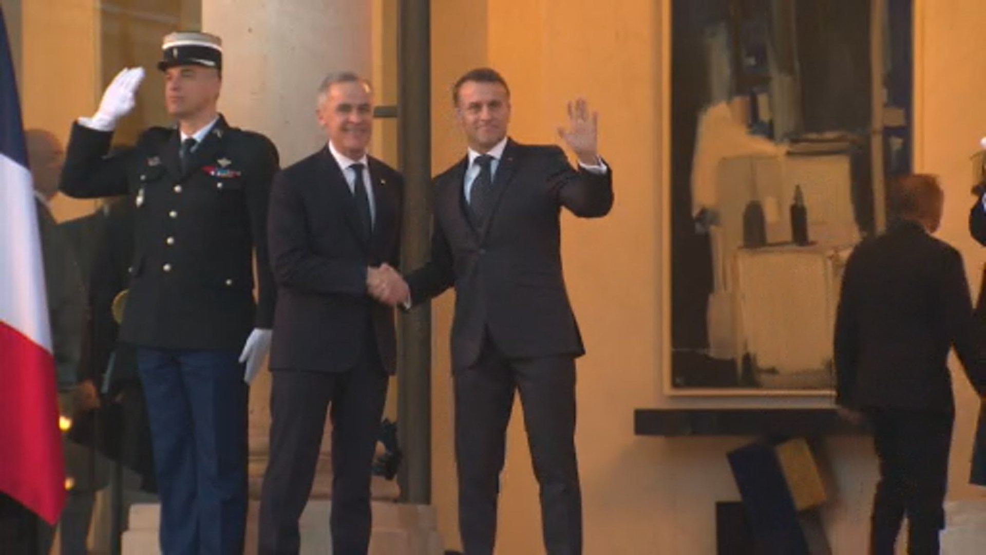 Click to play video: 'Carney in Paris for Ukraine peace talks with ‘Coalition of the Willing’'