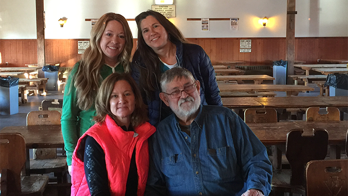 Dad Daughters in Cafe225