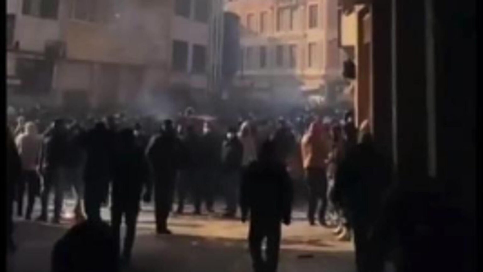 Iran, arrests and victims. Protest spreads: “Avoid clashes”
