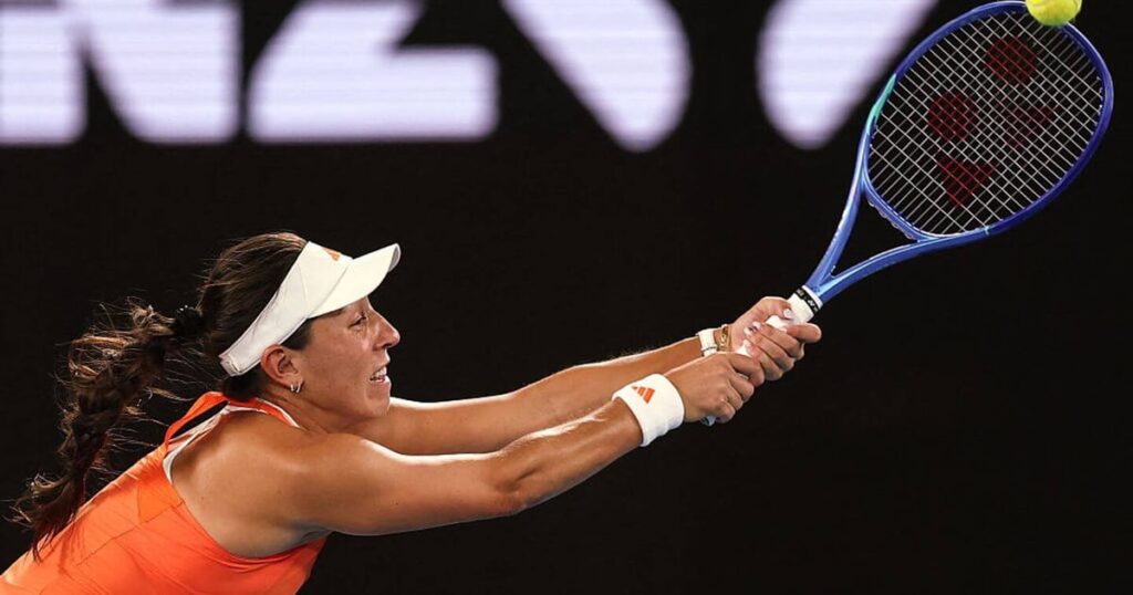 Australian Open 2026 live updates: Pegula a set down in women's semifinal after Sabalenka's straight-sets win