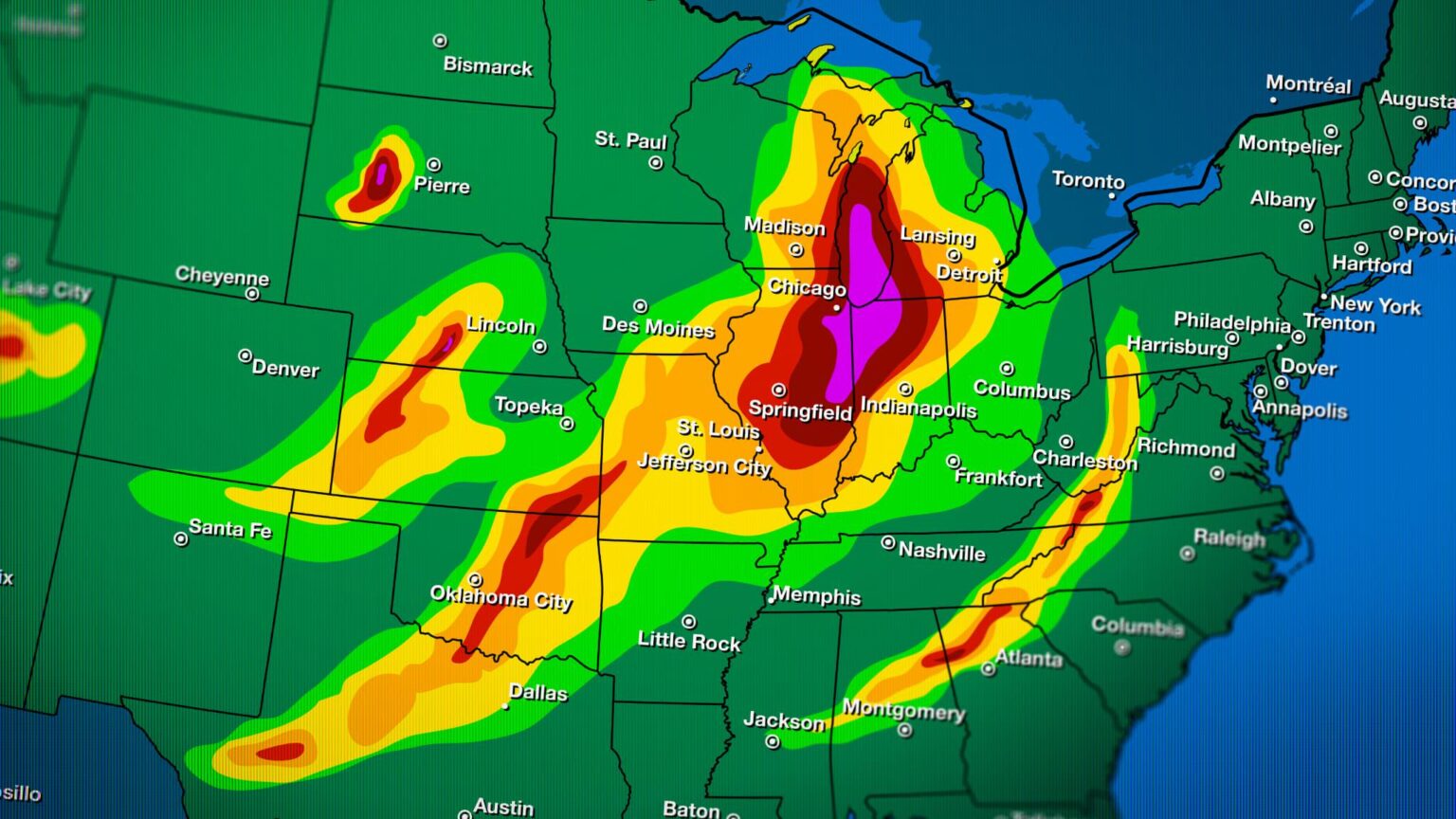 Hit by the workforce reductions wanted by Donald Trump, the American weather service uses AI to generate forecast maps, where imaginary cities are displayed Hit by the workforce reductions wanted by Donald Trump, the American weather service uses AI to generate forecast maps, where imaginary cities are displayed