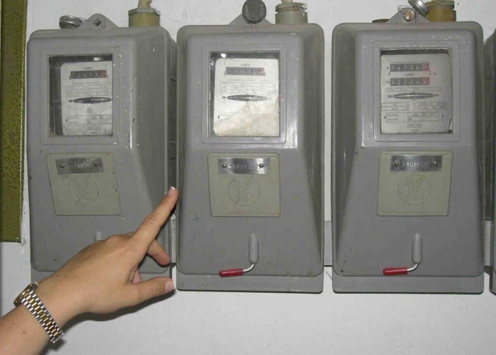 "DEDDIE made us out to be power thieves" / Thousands of consumers complain about unfair practices