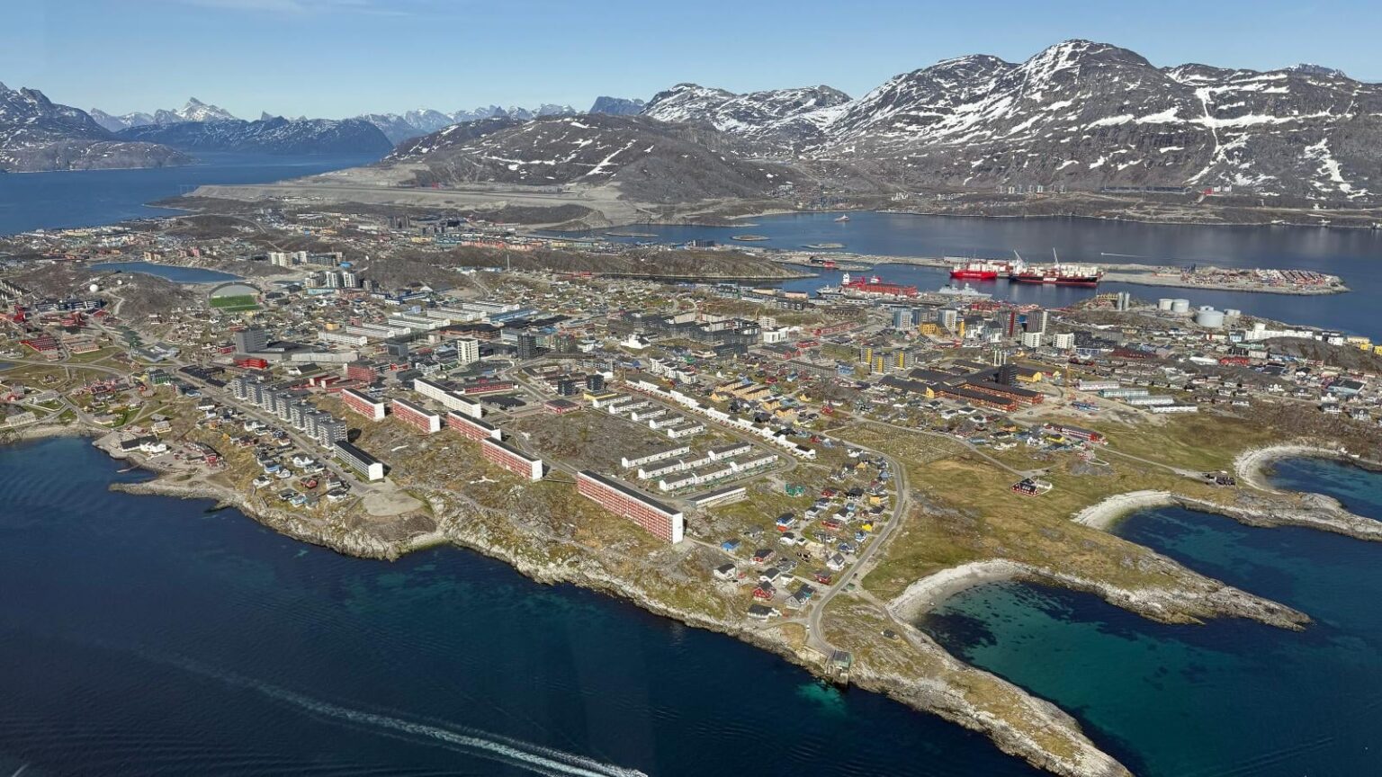The myth of Greenland's minerals – Greenland's raw materials are not a question of what is found underground, but of what can be extracted profitably. In one of the world's most expensive and inaccessible areas, mineral wealth is therefore practically a myth. Still, the show lives on