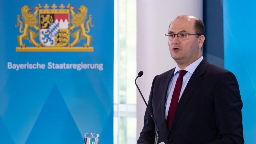 Noise in Bavaria: The Free State wanted to silently conclude a new framework agreement with Microsoft worth almost a billion euros. Now the sparks were flying in the state government.