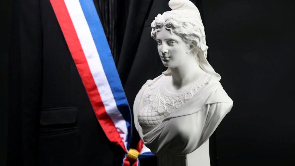 French diploma, civic test passed at 80%: the exam to obtain a residence permit becomes tougher in 2026