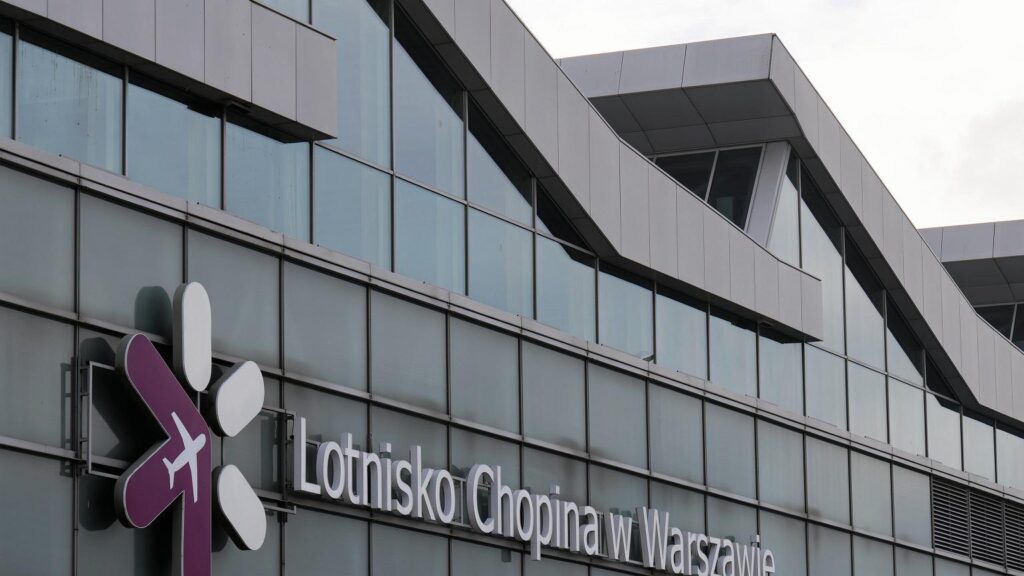 "Bomb" on the passenger's forehead. The Border Guard intervened at the airport in Warsaw