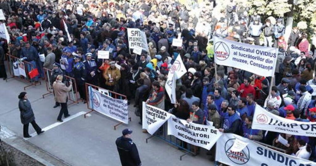 Trade unions harshly criticize the Government's decision to stop paying the first day of sick leave: A limitation of the right to social protection