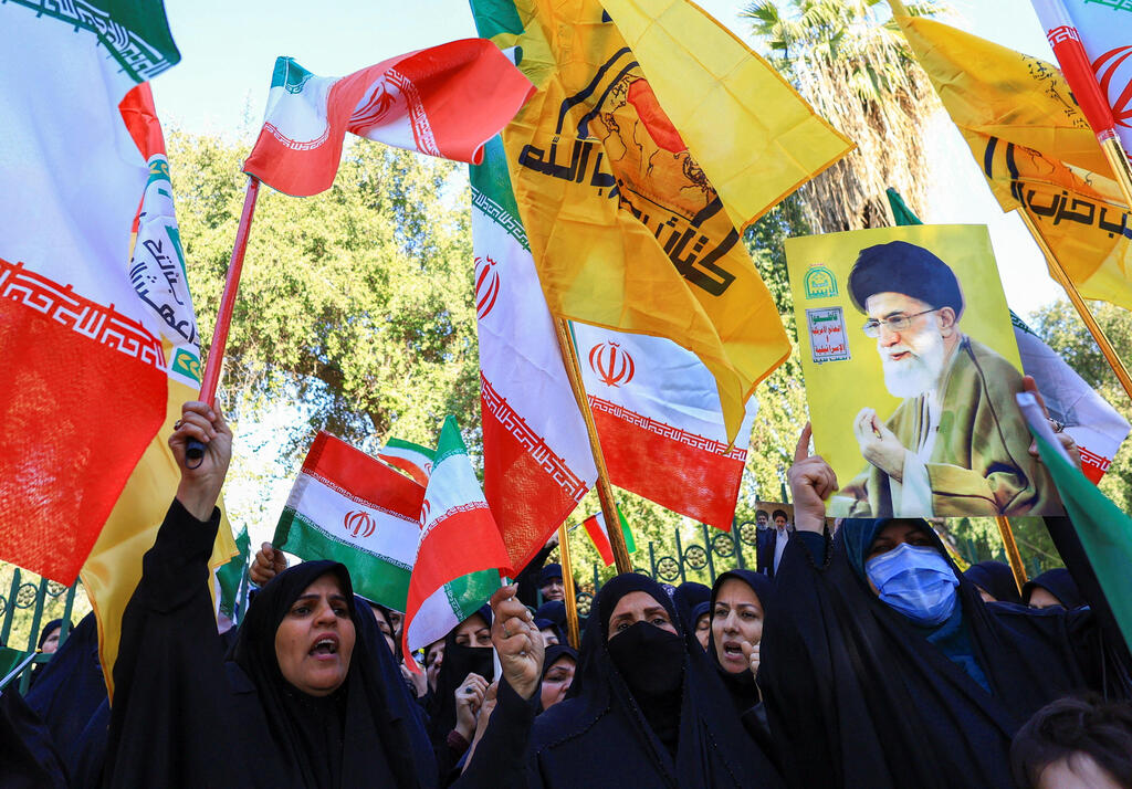 Photo: REUTERS/Thaier al-Sudani הפגנת תומכי משטר האייתולות בבגדד