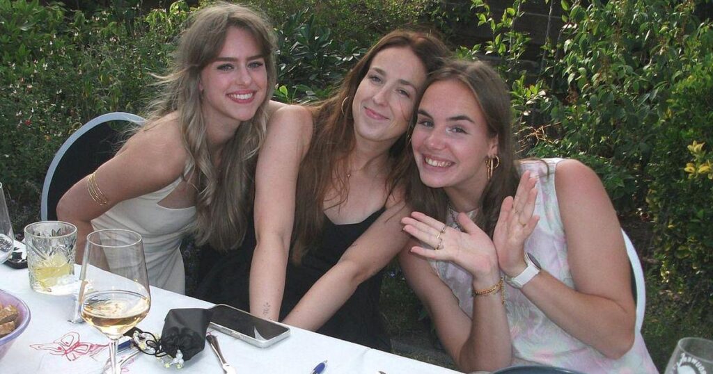 Sterre (24) received euthanasia last year, friends look back: 'Still difficult to deal with'