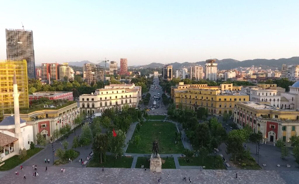 Only a Few Albanians Manage to Save, Albania at the Lowest Level on the Continent