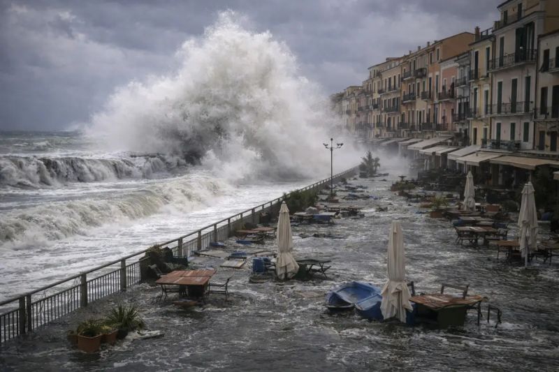 Italy declares state of emergency after Cyclone Harry hits Sicily, Cal