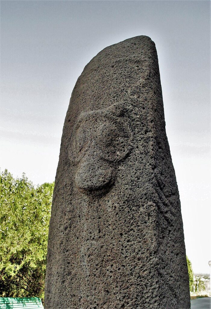 TIL about Vishapakar ("dragon stones"), massive monoliths in the Armenian Highlands that date back to the Chalcolithic period (c. 4200–4000 BCE), built by ancient Armenian water cults who believed the ritual would help irrigation.