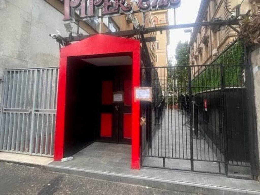 Nightclubs, the historic Piper closed during the night. The provision is a consequence of the strengthening of controls