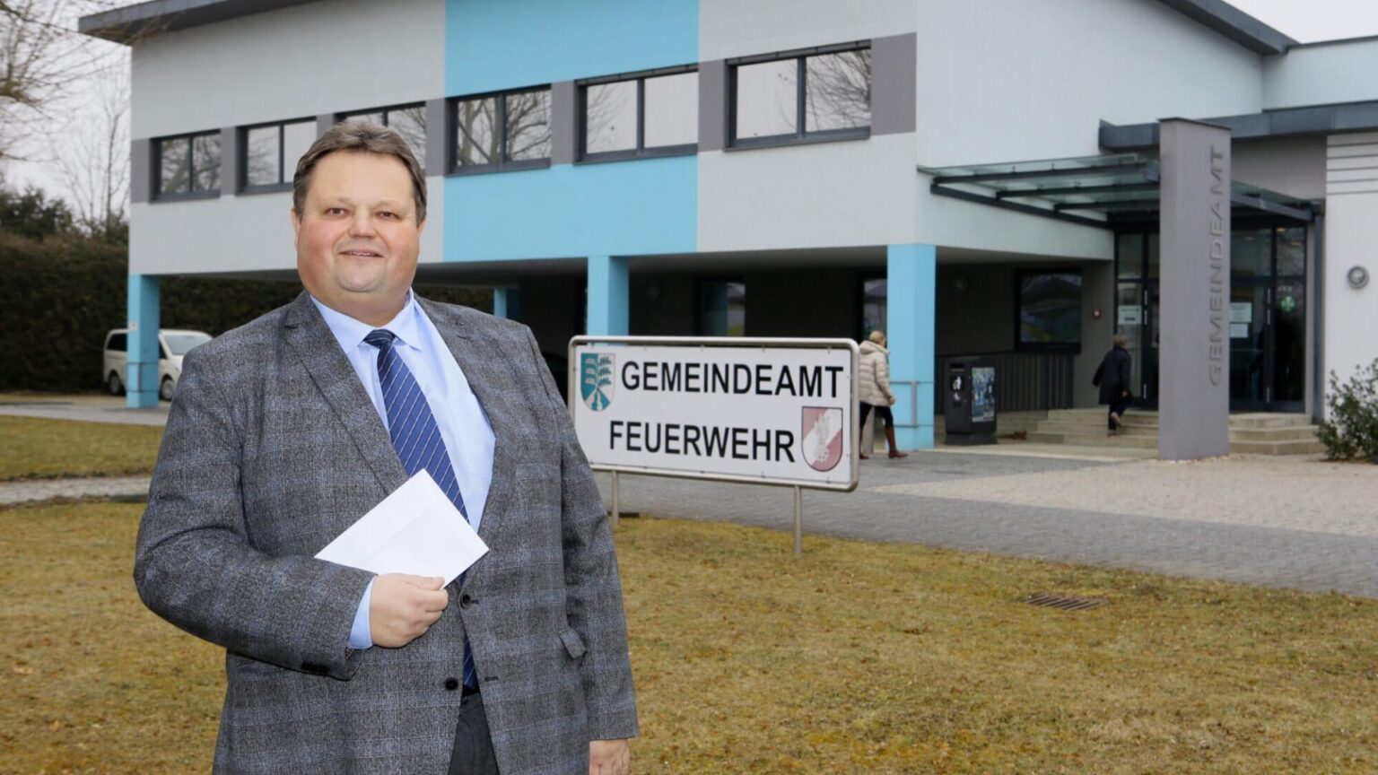 Seriously? €170,000 as mayor and mayor of a municipality with less than 1,000 inhabitants?