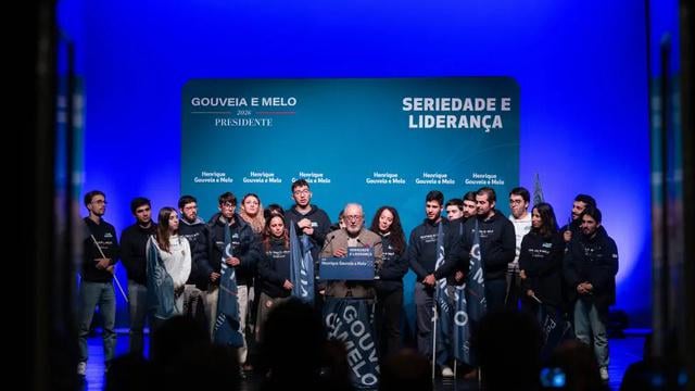 Isaltino attacks the "cupcake" and the "proto-dictatorzeco" and says that Montenegro likes the admiral