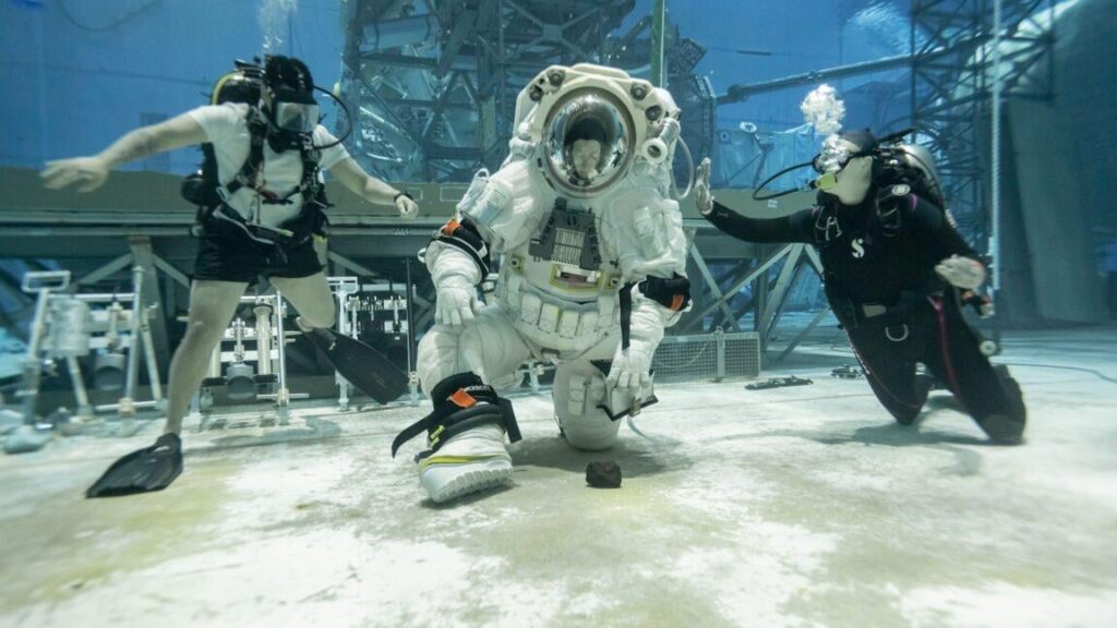 Former astronaut on lunar spacesuits: "I don't think they're great right now" | “These are just the difficulties of designing a spacesuit for the lunar environment.”
