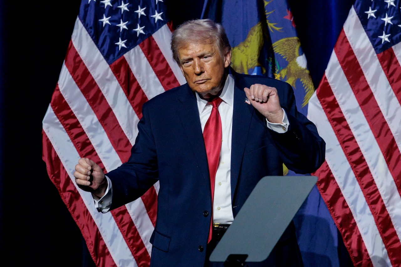 Donald Trump speaks at Detroit Economic Club