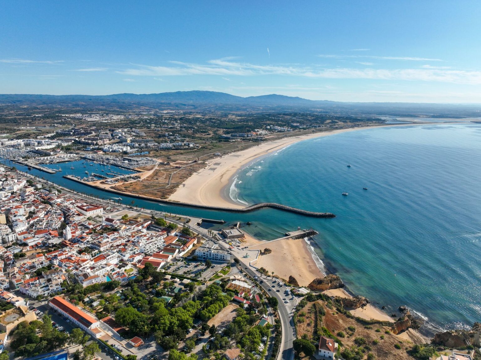 Algarve economy grows above national average
