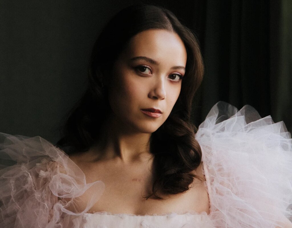 Laufey receives Icelandic Order of the Falcon Laufey receives Icelandic Order of the Falcon