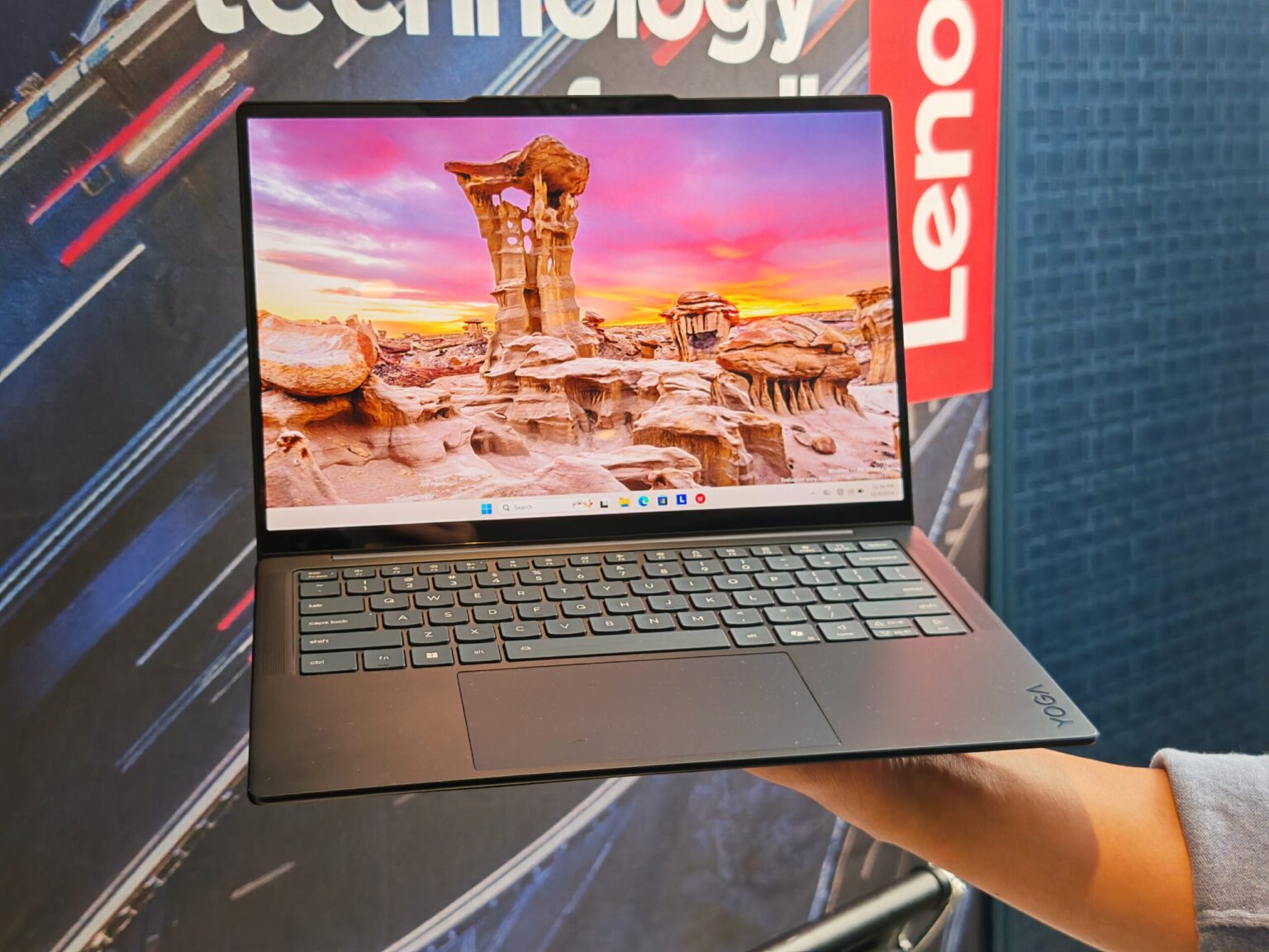 Lenovo Yoga Slim 7X: Up To 29 Hours Of Battery Life With Snapdragon Efficiency