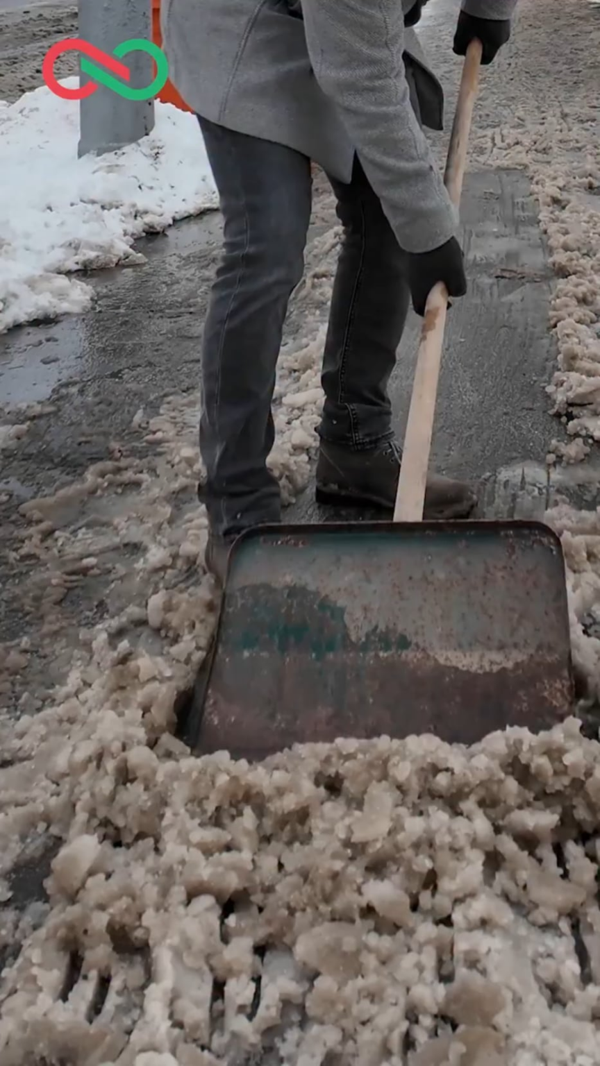 I cannot decide whether this video was made in András Kulja's living room