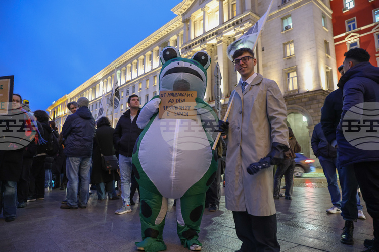 Citizens Rally Outside Parliament Against Bulgaria's Participation in US President's Board of Peace