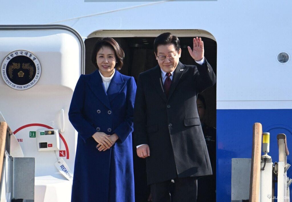 South Korean president visits China, receives warm welcome, aims to isolate Japan