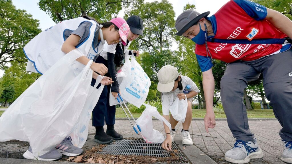 Inside spogomi, the growing competitive sport of picking up trash
