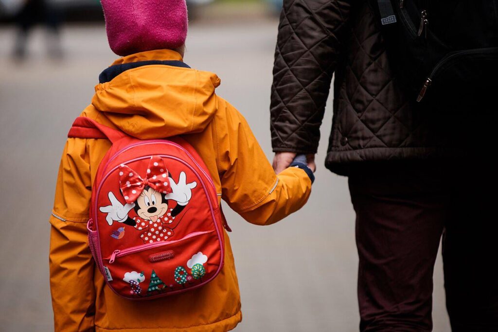 [LRT] Lithuania’s birth rate is declining rapidly each year, particularly in regional areas, with deaths now outnumbering births by roughly two to one. Despite efforts by some municipalities to boost births with generous financial incentives.