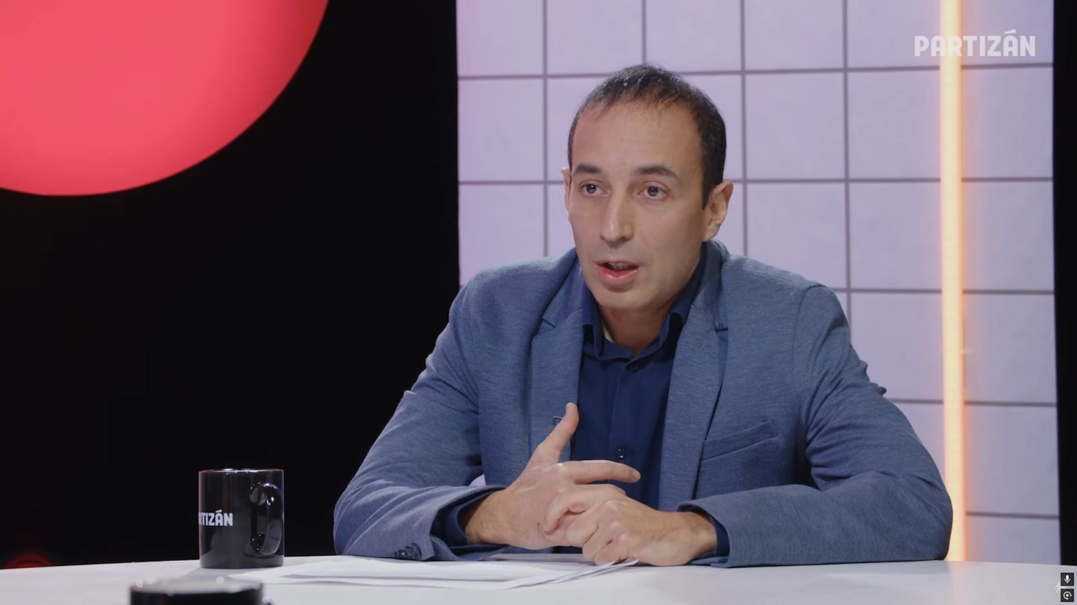 Dániel Rónai is a political scientist in the Partizán studio - the director of the 21 Research Center. - - My own interpretation: Because of the Fidesz voters over 65, hybrid (online+telephone) surveys have to be prepared, because so many of them are unable to fill out a web questionnaire that they would therefore overestimate TISZA