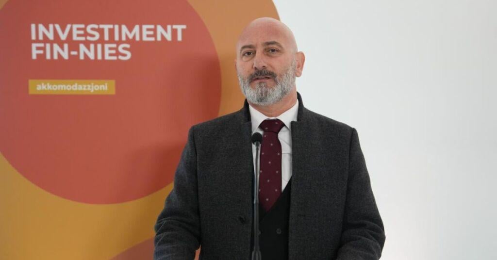 Housing Minister Roderick Galdes Resigns (Miskin)