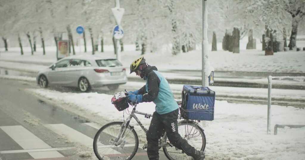 Wolt's weather allowance: customers pay more, delivery people no allowance