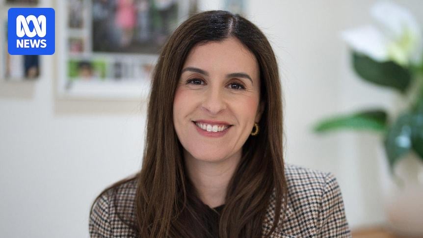 Authors withdraw from Adelaide Writers' Week after Dr Randa Abdel-Fattah axed for 'cultural sensitivity'