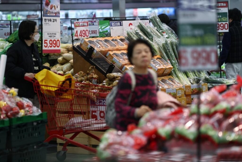 Part-time job postings plunge as South Korea’s economy chills