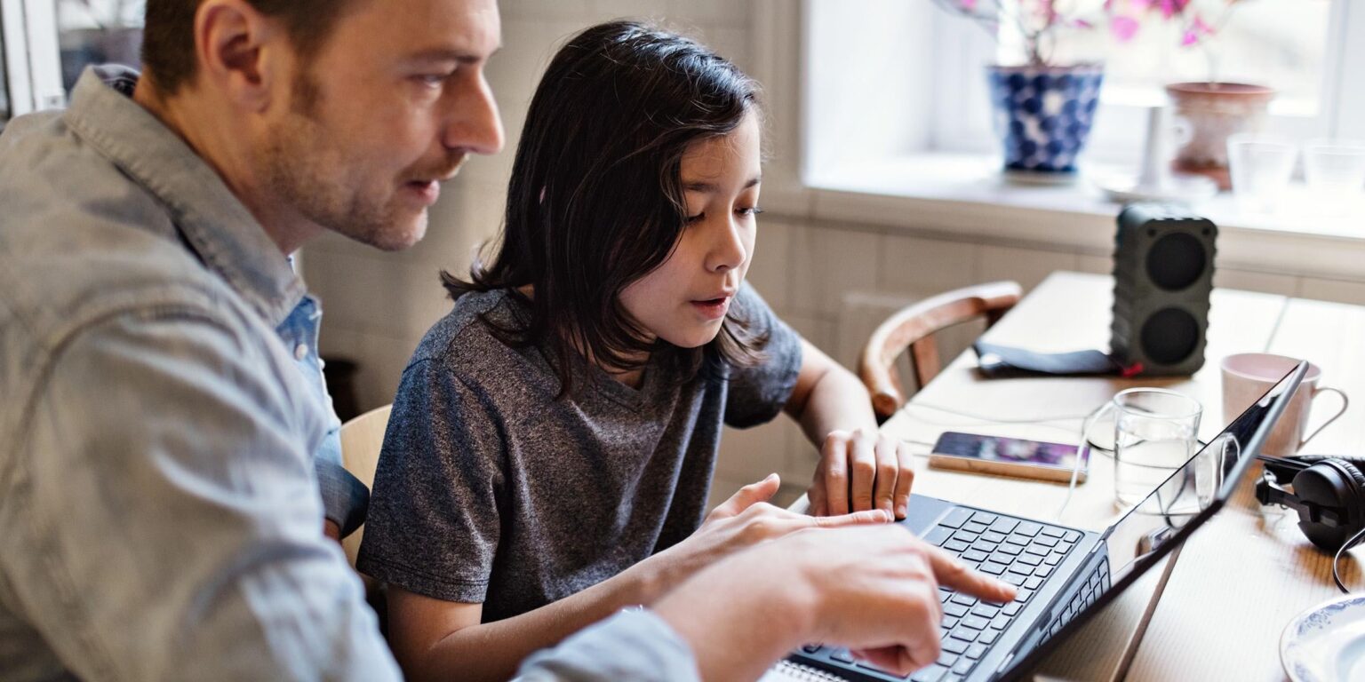 A Norwegian study finds that middle-class parents teach their children security and control, while upper-class parents see money as opportunities and teach their children to invest. This may reinforce social inequality in Norway according to the researchers. A Norwegian study finds that middle-class parents teach their children security and control, while upper-class parents see money as opportunities and teach their children to invest. This may reinforce social inequality in Norway according to the researchers.